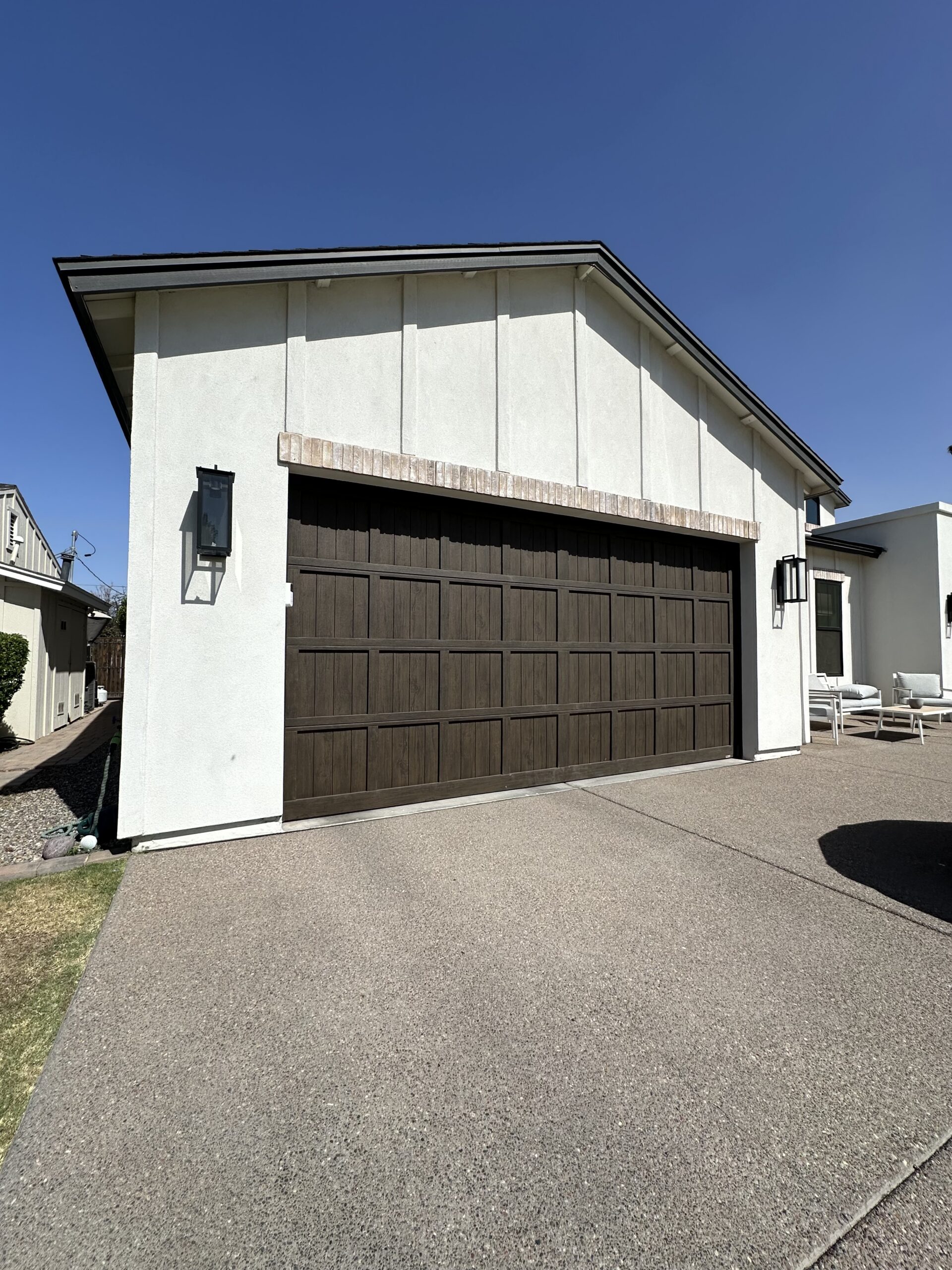New Martin Pinnacle Steel garage door installed on an Arcadia home near the Biltmore district in Phoenix, AZ
